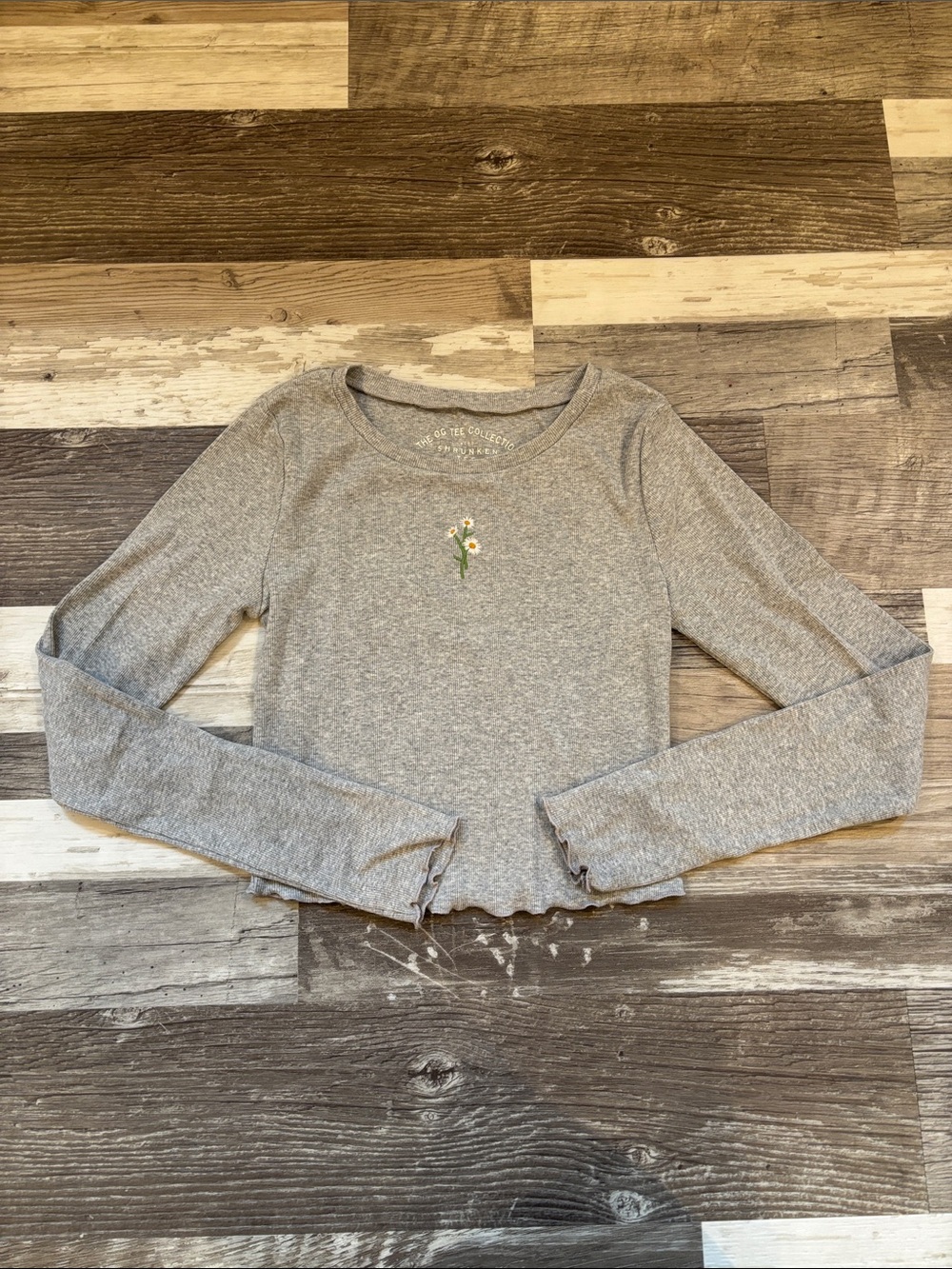 Aeropostale Light Gray Cropped Long-Sleeve Top with Daisy Embroidery